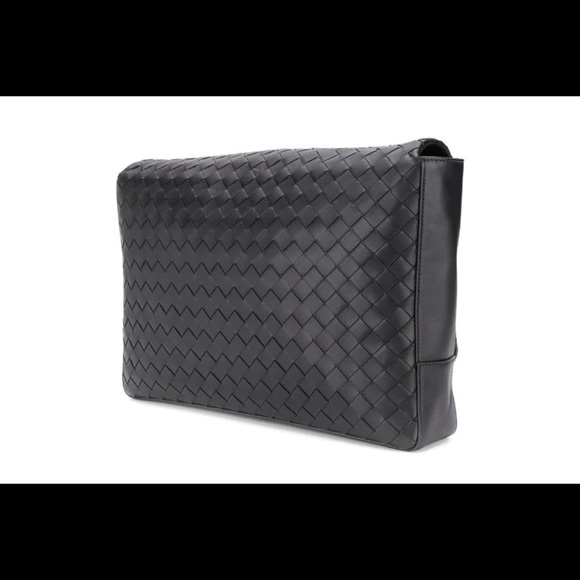 Bottega Veneta Mens Intrecciato Weave Messenger Bag - Picture 2 of 10